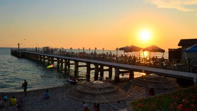 Пирс с видом на море